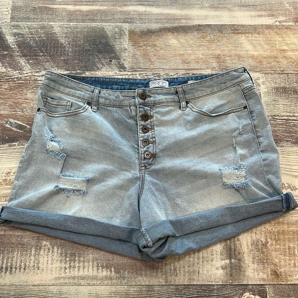 Sofia Vergara Jean Shorts